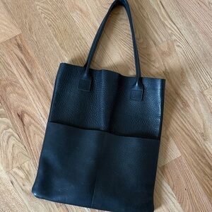 Elegant Black Leather Shoulder Bag